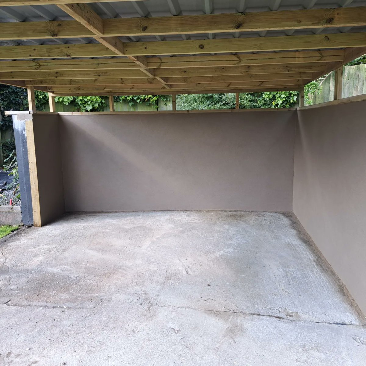 ADWPlastering's tweet photo. Weekend rendering project complete #adwplastering #stucco #rendering #plastering #attentiontodetail #carmarthenshire #swansea #parex https://t.co/5GzgawRyk8