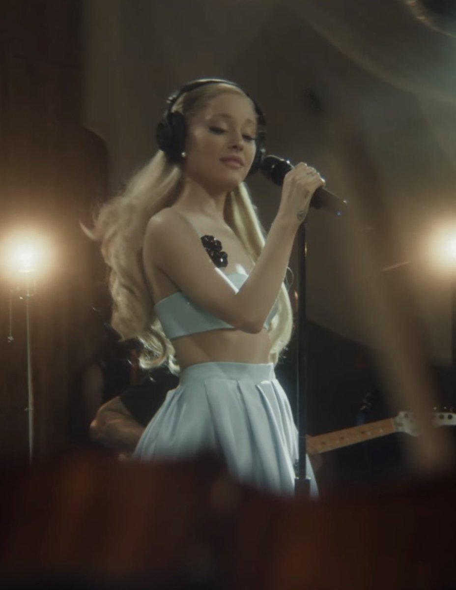 brighter days💋 (@comfortforidols) on Twitter photo 