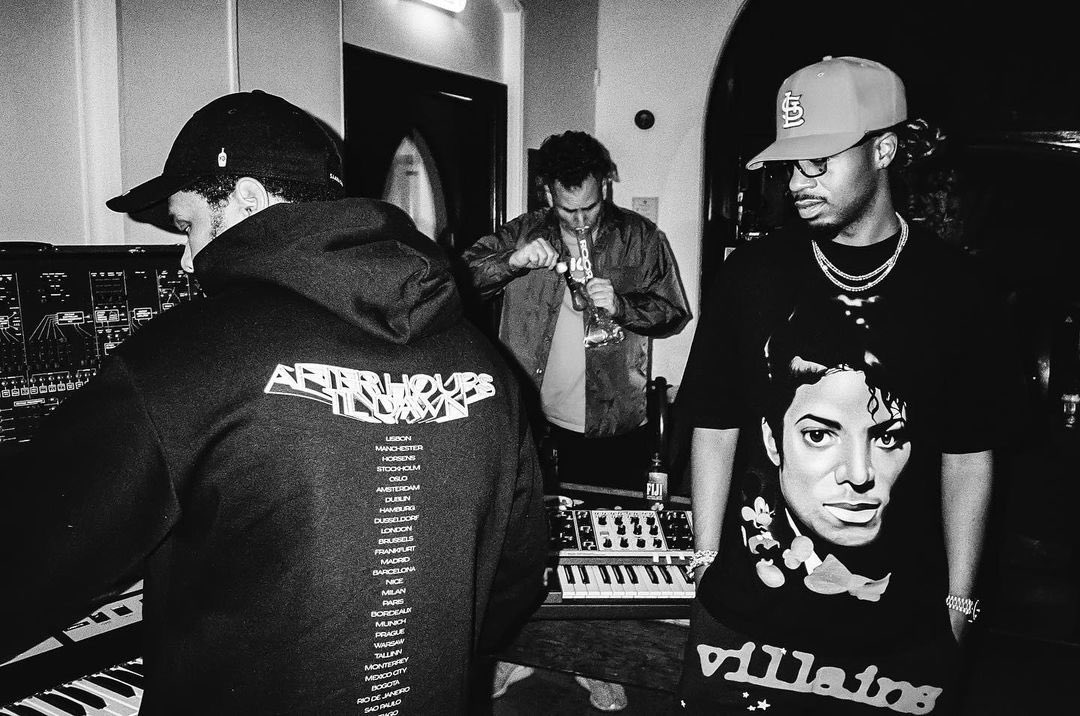 WeekndChart's tweet image. .@theweeknd is working with @therealmikedean and @MetroBoomin on new music.