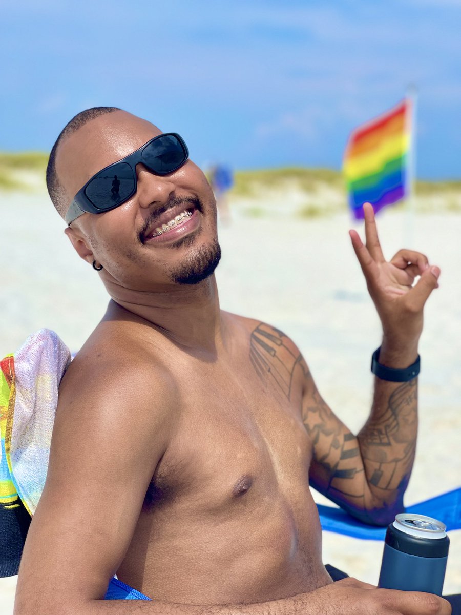 itzEMPYRE's tweet photo. Forever proud 🏳️‍🌈 https://t.co/fF8qEvxG6Q