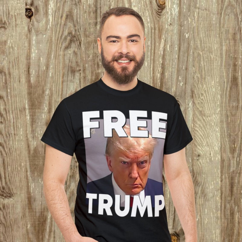 flippinsg's tweet photo. Free Trump! Limited edition! Get yours now.