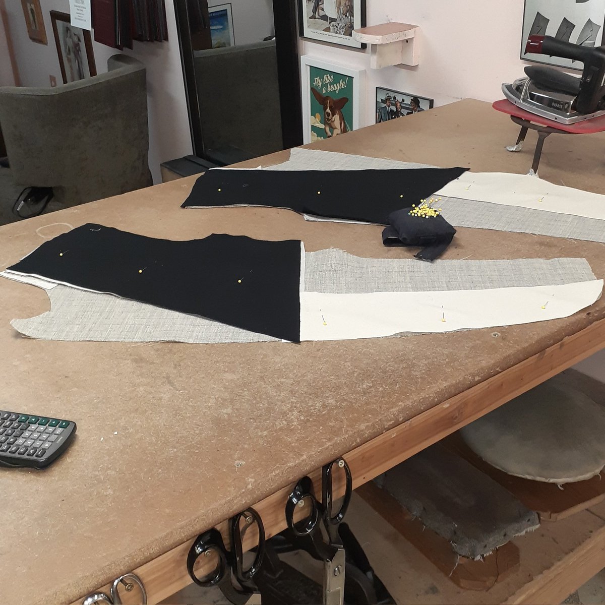 Josef36852203's tweet photo. After my client left, I went back to work on a different client's canvas.  Here we just have to cut the bridles before stitching up. #bespoketailoring #vintagestyle #vintage #vintagetailoring #customclothing #singlebreasted #sartorial https://t.co/e2paLTG6La