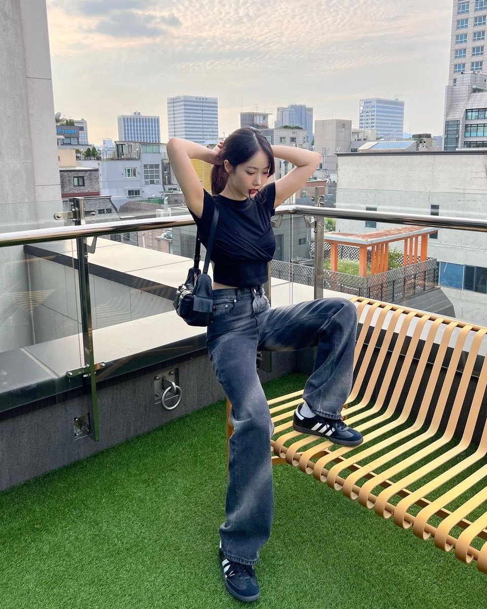 kpop moments that could kill a sapphic tweet media