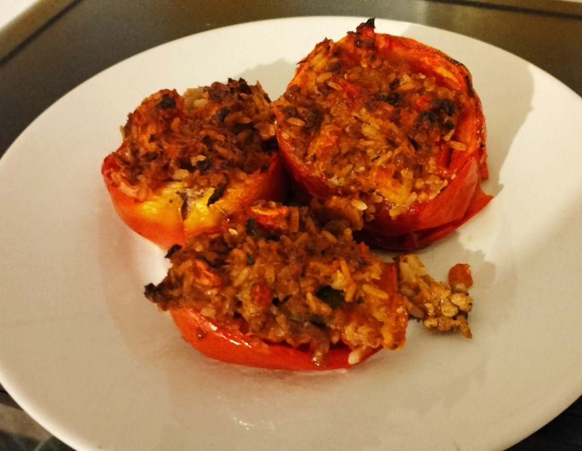 duquerroy_n's tweet photo. Mes tomates végétalienne 🍅 farcies au haché végétal !
Une recette de nos campagnes sans cruauté.
#vegetarian #vegetalien #recette #vege @onevoiceanimal https://t.co/yJwp8mLk0H