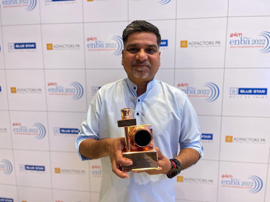 rajeshranchvi's tweet photo. Several ENBA awards tonight, team BBC India, many talented individuals like Debalin Roy, Sharad Badhe, Sarika Singh Amresh Dwivedi, Jugal Purohit Divya Arya and  many ⭐️ 🌟 who worked in the background to make it happen under the leadership of @rupa_jha https://t.co/SFSV6aKXrx