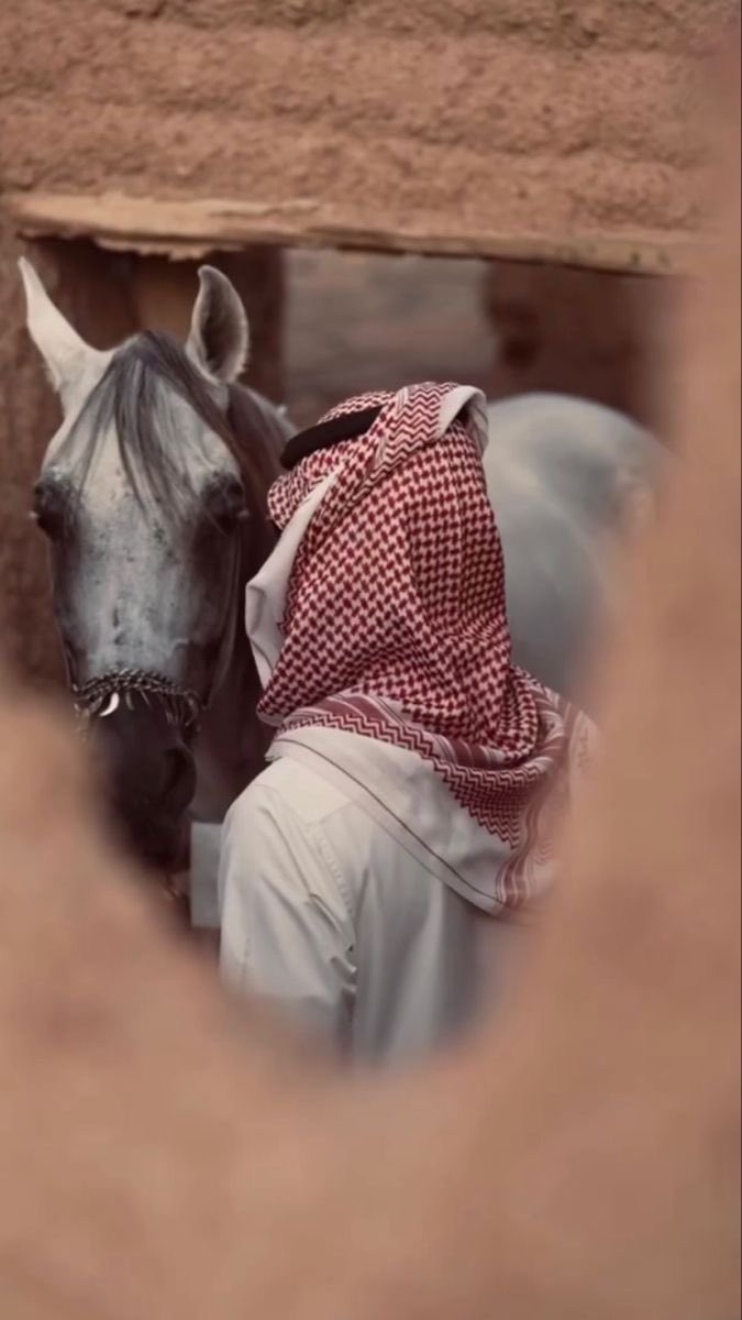 من تذكرني على صفوة مزاجه
 ينتظرني لين يصفى مزاجي✍🏻