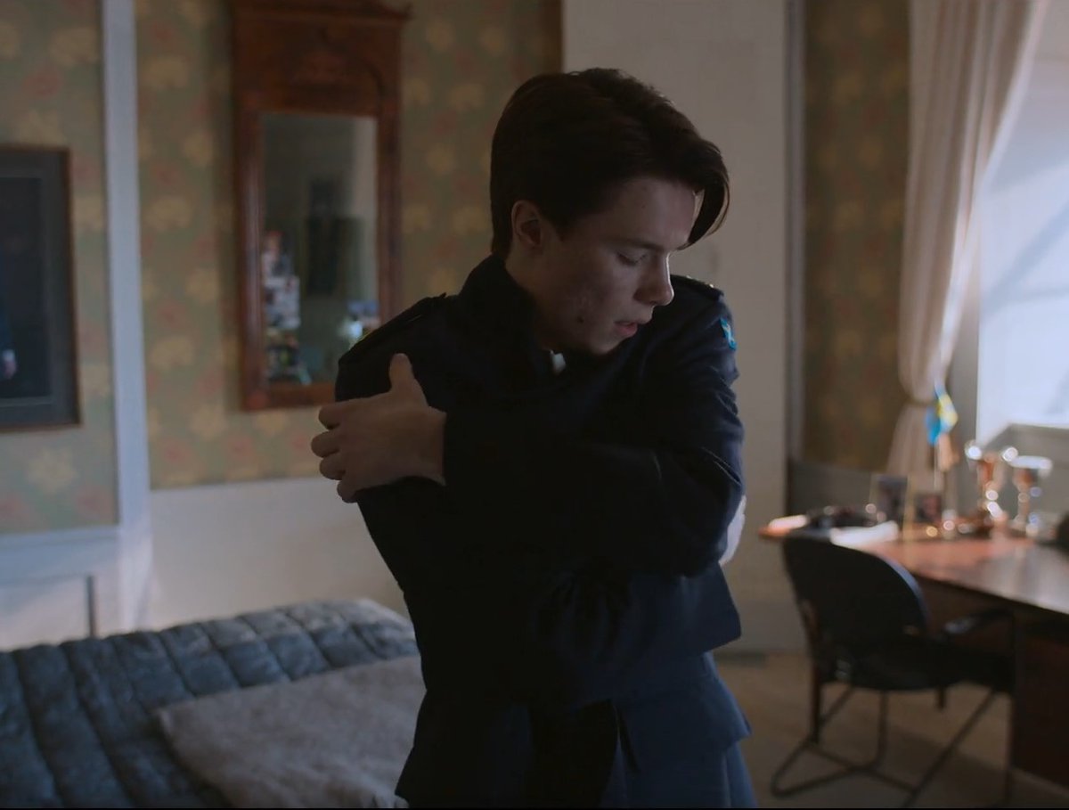 luanqiao_Max's tweet photo. The little prince🤴🏻 puts on his brother's coat and misses him
#YoungRoyals  #EdvinRyding  #Wille #wilhelm #fanart #erik #Netflix https://t.co/2tPHLqBd2u