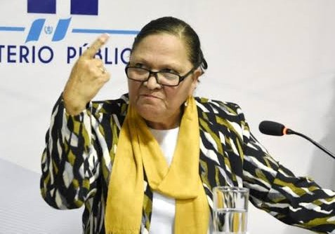 josejoaking's tweet photo. Desconsuelo Porras: "Ordené la captura de pantalla de todos los memes del Tuiter porque soy chapina de sangre y van a respetarme." https://t.co/l2TJnxtxPO