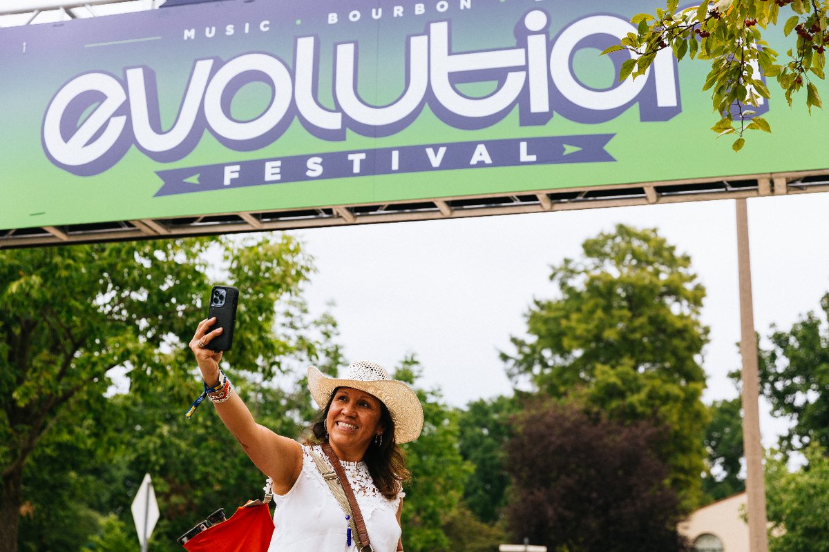 SUNDAY GATES ARE OPEN! Time for another INCREDIBLE day in Forest Park! 💪 📸 Photo by @dusana