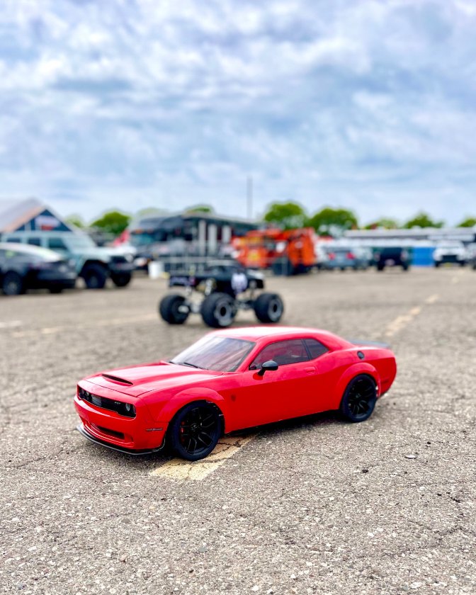 StellantisNAEsp's tweet image. Todo el estilo a una quinta parte del tamaño. 

A comienzos de mes, @Primal_RC llevó sus réplicas de vehículos #Stellantis a conocer la pista de carreras en las Roadkill Nights powered by @Dodge. ¿Serán los próximos en participar? #RoadkillNights #RCCars