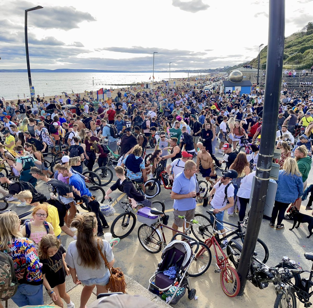 LeesTracey's tweet photo. Dom Whiting’s Drum &amp; Bass on the Bike @ Bournemouth. Photos from start &amp; end of ride … 🥳❤️
@domwhiting @Bournemouthecho @bmouthofficial https://t.co/WkRQmvHgn7