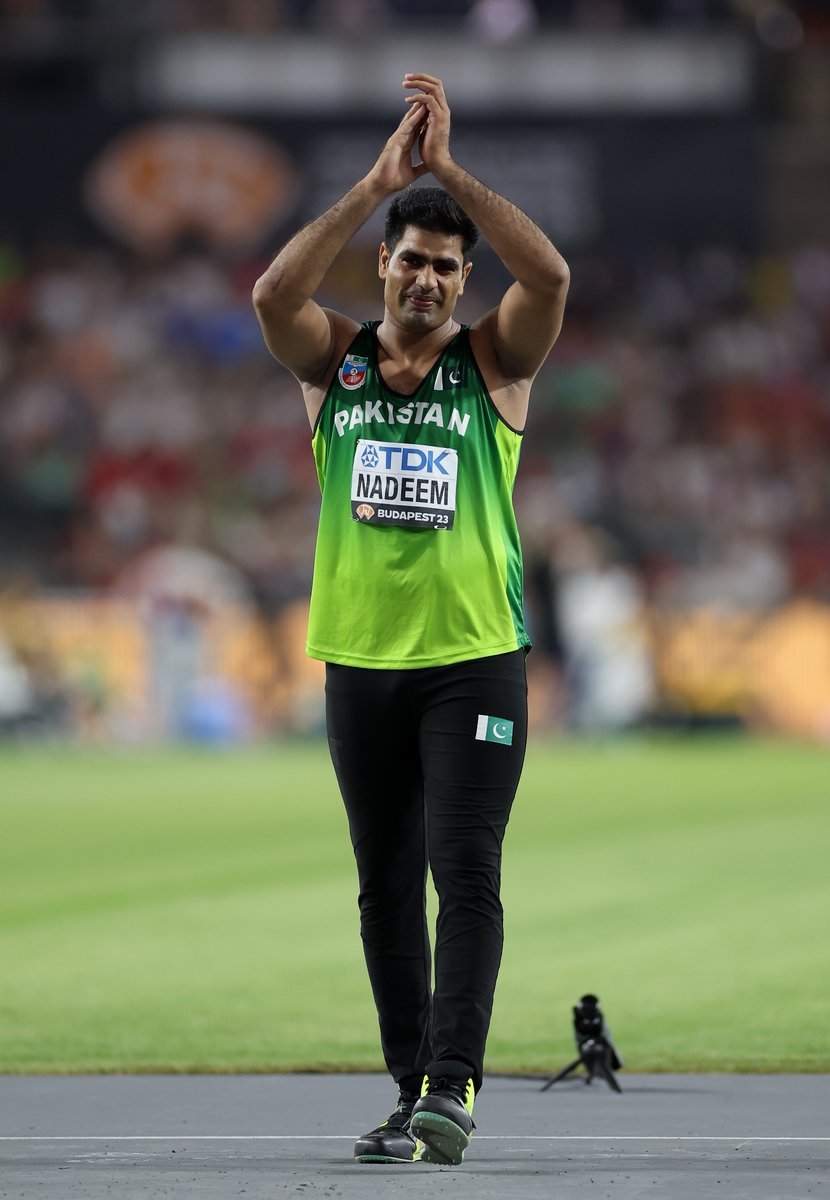 WorldAthletics's tweet photo. History-maker

Arshad Nadeem becomes the very first medallist ever for Pakistan in the history of the #WorldAthleticsChamps 

🥇 @Neeraj_chopra1 🇮🇳 
🥈 Arshad Nadeem 🇵🇰 
🥉 Jakub Vadlejch 🇨🇿 https://t.co/N3N12VIiCN