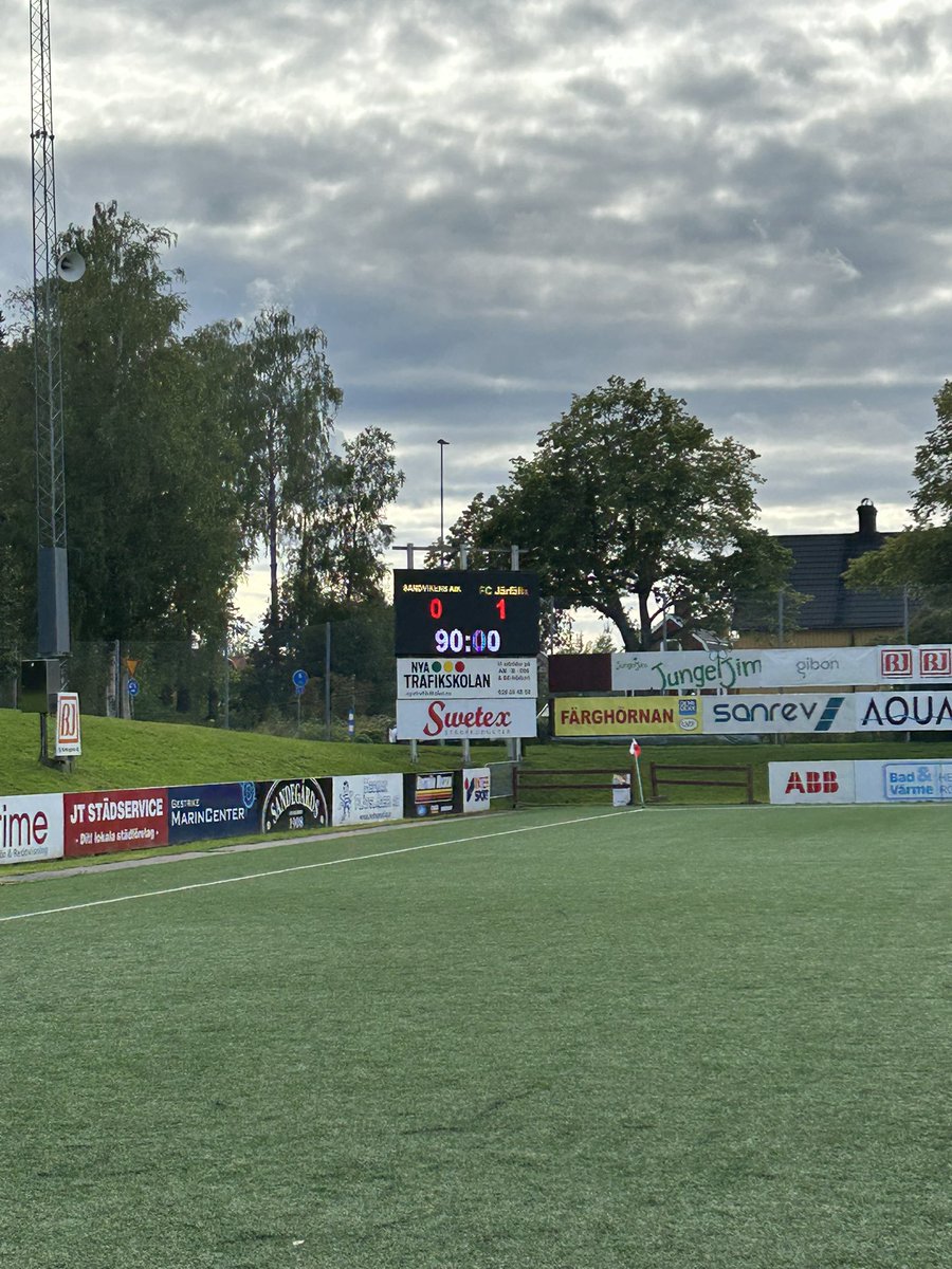 herr_fc's tweet photo. Sjätte raka segern! 1-0 vinst borta mot ett bra Sandvikens AIK, målskytt Adam Würtz. https://t.co/Hh1BGPbCCQ