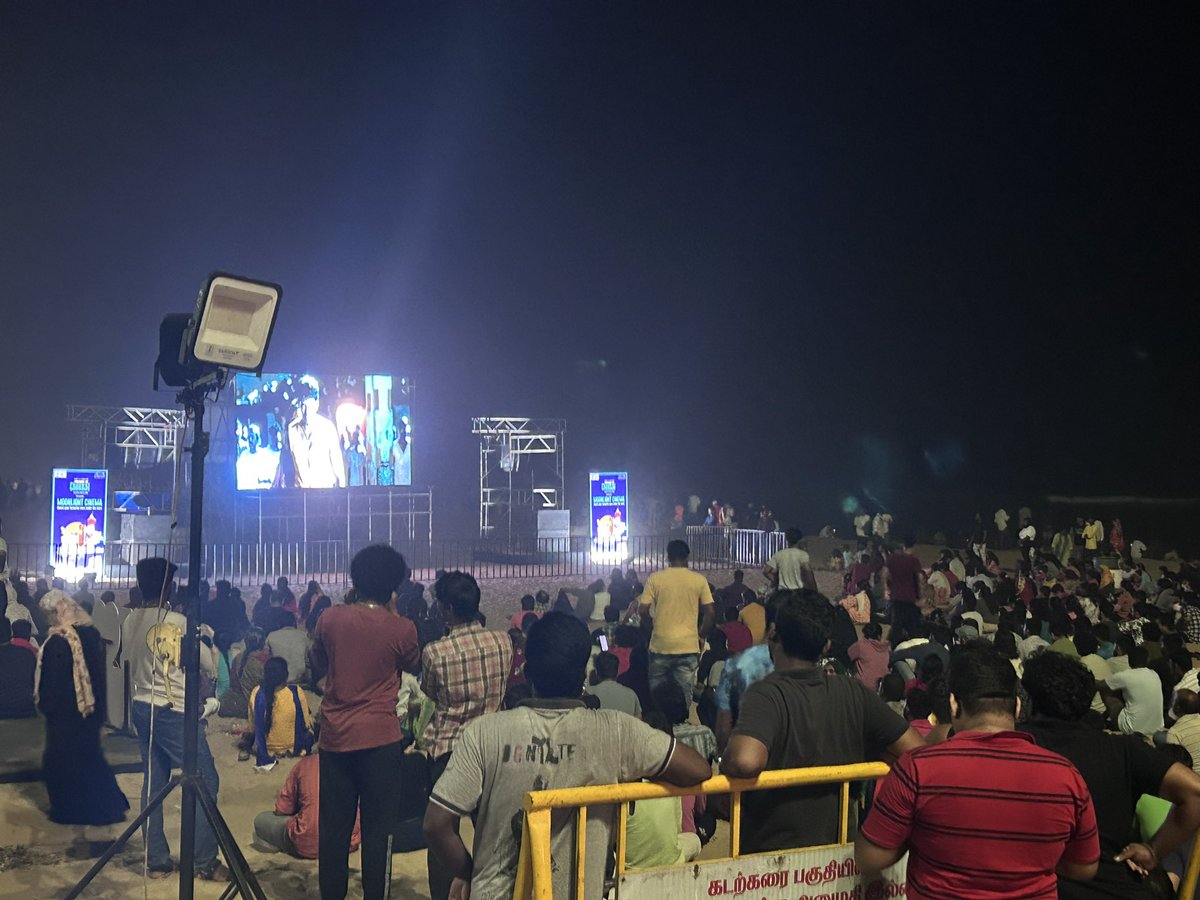 balaGdhamu's tweet photo. @vp_offl குடும்பங்கள் கொண்டாடும் kondadum சென்னை 28 ம
@  Thiruvanmiyur beach.. https://t.co/SPSev1jUEf