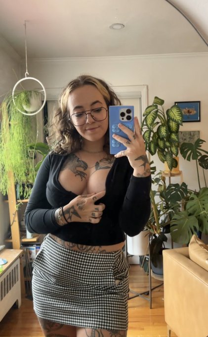 posting a screenshot from a video because i can https://t.co/SajZ98zhqk