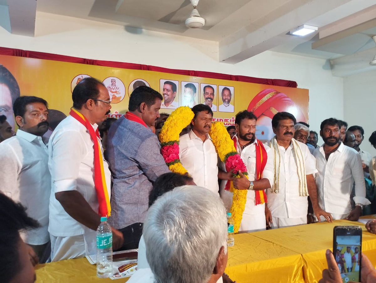 Madhavanoffici's tweet photo. VMK நடத்திய பட்டுக்கோட்டை பொதுக்கூட்டத்திற்கு வருகை தந்த @ereswaranoffl அவர்களுக்கும் தமிழ்நாடு சோழிய வேளாளர் சங்கத்தின் மாநில தலைவர் செந்தில் குமார் அவர்களுக்கும் பெருந்திரளாக கலந்து கொண்ட கழக உறவுகள் அனைவருக்கும் @annamalai_k
@EPSTamilNadu
@mkstalin நன்றி நன்றி நன்றி https://t.co/msae5aevts