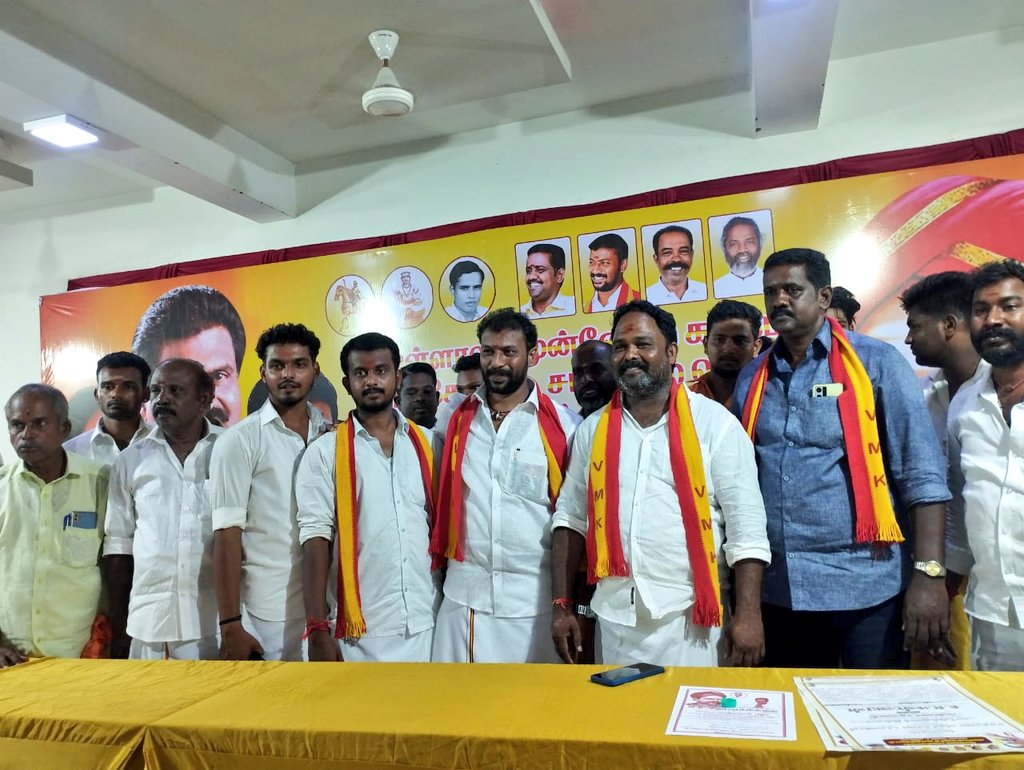 Madhavanoffici's tweet photo. VMK நடத்திய பட்டுக்கோட்டை பொதுக்கூட்டத்திற்கு வருகை தந்த @ereswaranoffl அவர்களுக்கும் தமிழ்நாடு சோழிய வேளாளர் சங்கத்தின் மாநில தலைவர் செந்தில் குமார் அவர்களுக்கும் பெருந்திரளாக கலந்து கொண்ட கழக உறவுகள் அனைவருக்கும் @annamalai_k
@EPSTamilNadu
@mkstalin நன்றி நன்றி நன்றி https://t.co/msae5aevts