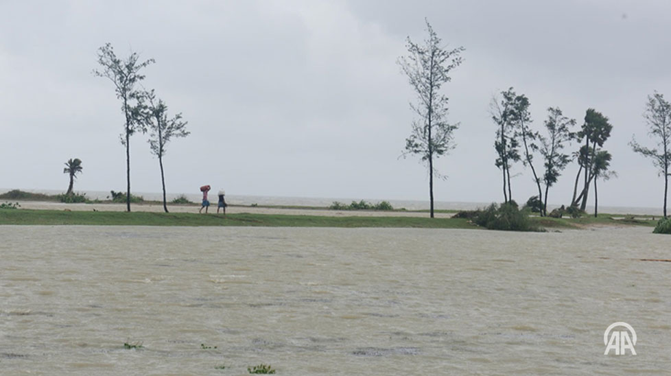 Cyclone Saola turns into 'super typhoon' ahead of landfall v.aa.com.tr/2977228