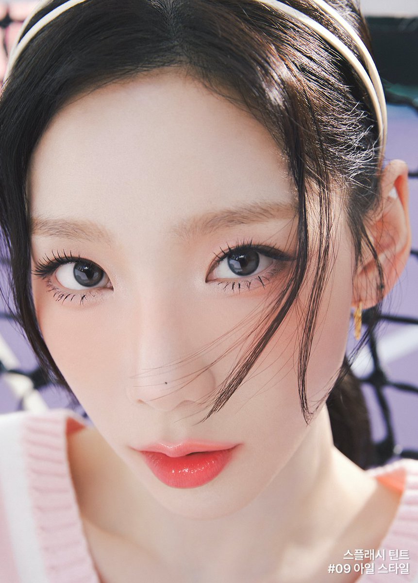 SNSD_0805's tweet photo. 태연 베네피트 새 광고 사진 https://t.co/U56YeDSlpE