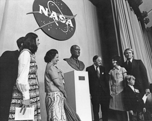 1976 Live tweet media