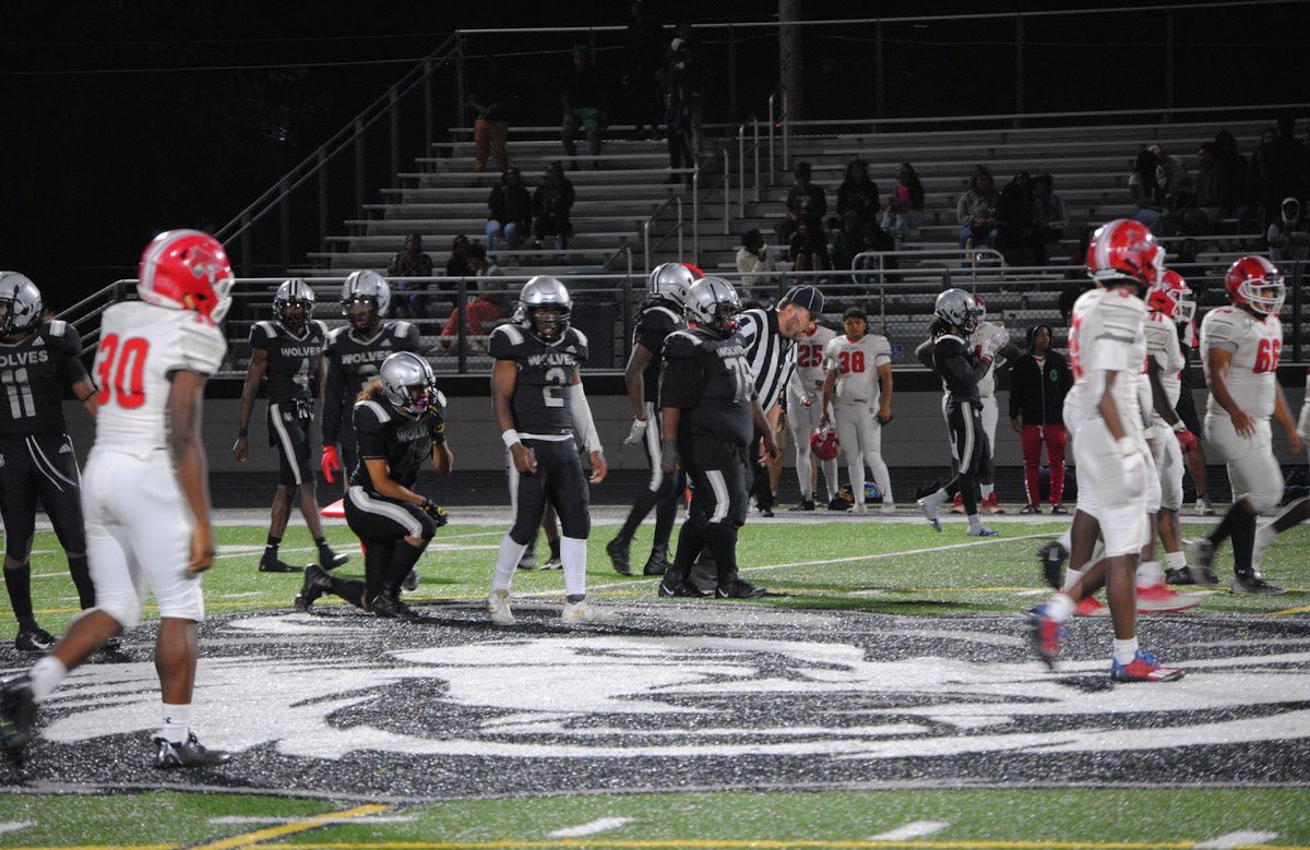 tay30k's tweet photo. Lastnight was an W💯 33-6🖤 #SeniorSzn🏈 my time to shine 🐺🖤 @HudakAdam @HCWolvesFootba1 @IndianaPreps https://t.co/ro4kPnrjP0