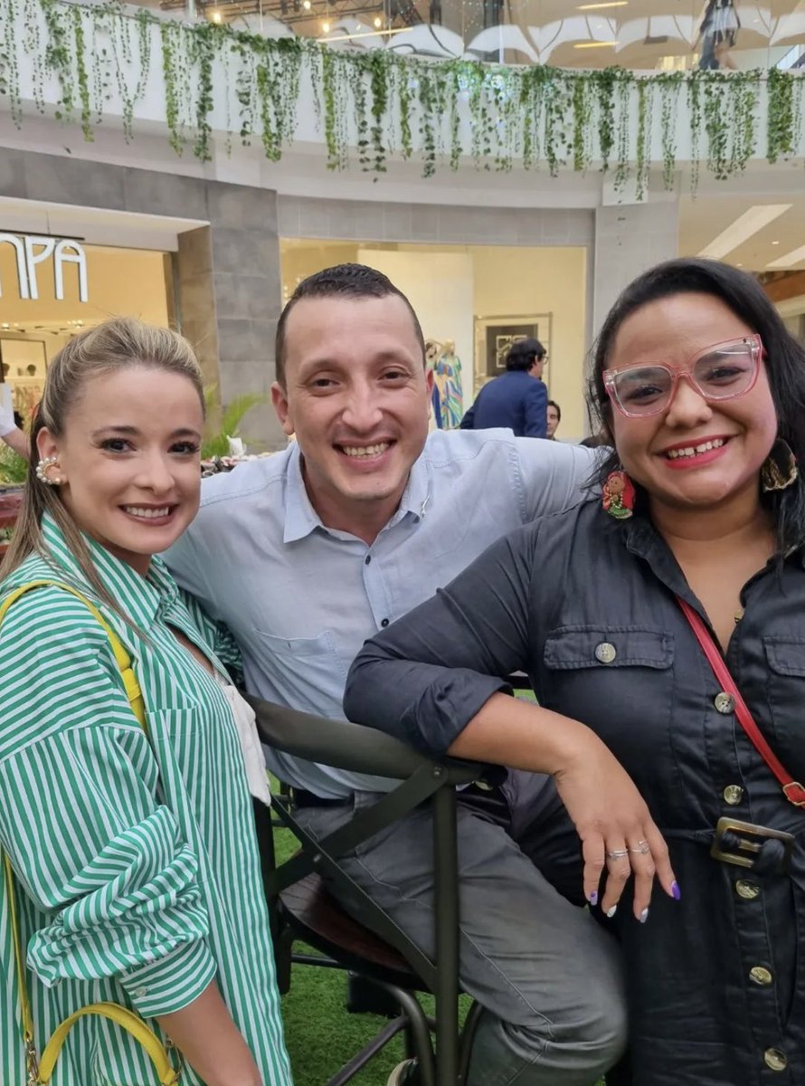 larisa129's tweet photo. Yo estoy con la gente que quiere que esté 🫶🏻🫶🏻

Apertura #PanamaFlamencoWeek
Lanzamiento #ToyotaInnova @RicardoPerezSA 
Lanzamiento #TacoWeek  @PanamaWeek 
Lanzamiento @wingo 

@BuenMomentopa https://t.co/tTziYNLKmN