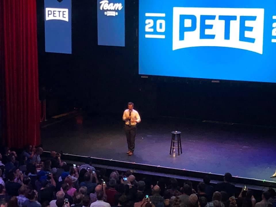 DevineActor's tweet photo. @TheMandyMoore @PeteButtigieg @Chasten 
FOUR YEARS AGO!!!
#TeamPete
August 27, 2019 at The Avalon in Los Angeles!
Mandy Moore introduced Pete! https://t.co/mgVG3160AR