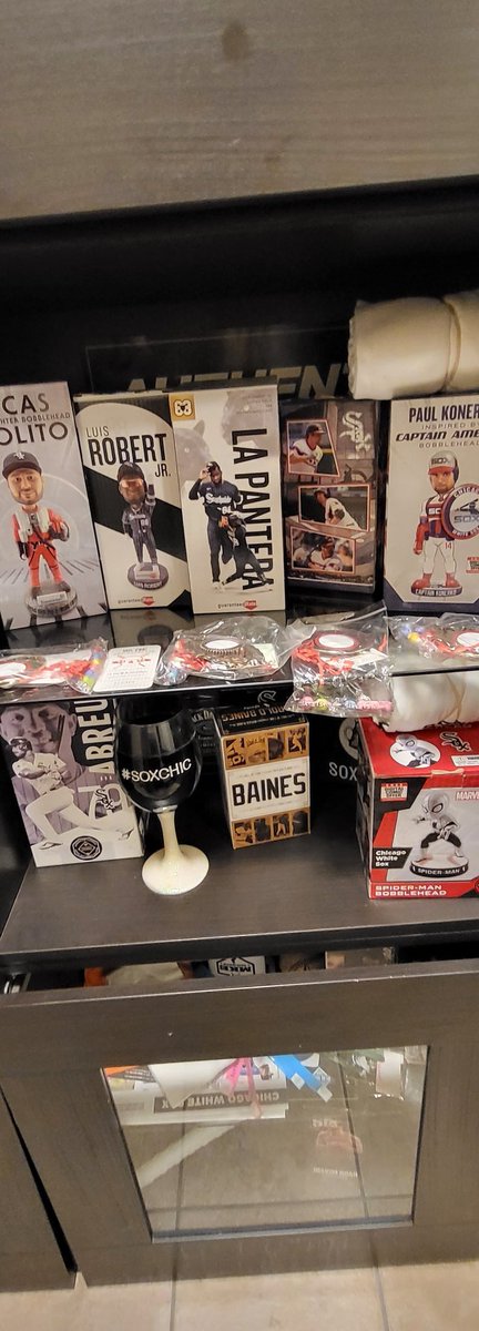TheRealSoxChic's tweet image. #SoxChic joined a few #WhiteSox    collectors groups. #EverythingMustGo 
If you see anything you want to purchase LMK! 7 Years of Promotional Items. 

#FormerKnownAsSoxChic