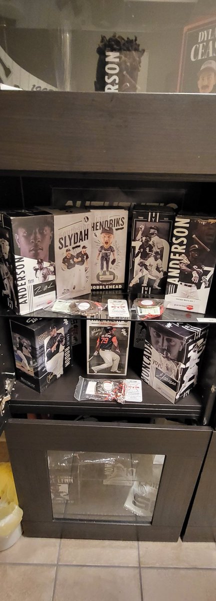 TheRealSoxChic's tweet image. #SoxChic joined a few #WhiteSox    collectors groups. #EverythingMustGo 
If you see anything you want to purchase LMK! 7 Years of Promotional Items. 

#FormerKnownAsSoxChic