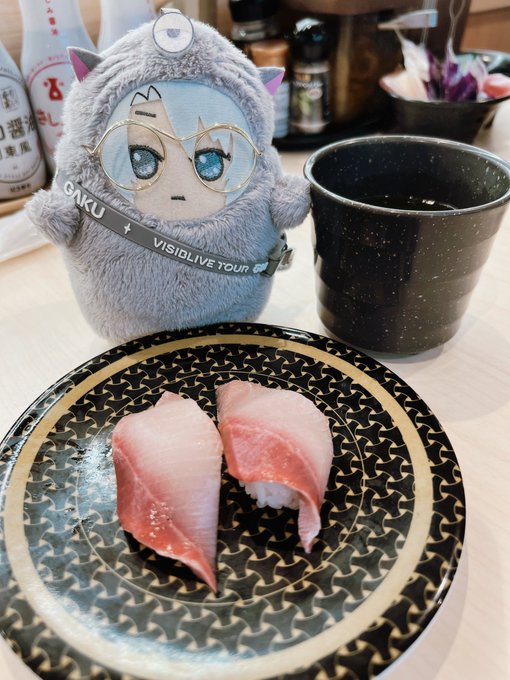 そういえば今日は娘がリハーサルめちゃくちゃ頑張ったからお寿司食べて帰って来たんだったモン楽もちょっと変装して行ったよ寿司屋で食べる蕎麦も悪くないな。 