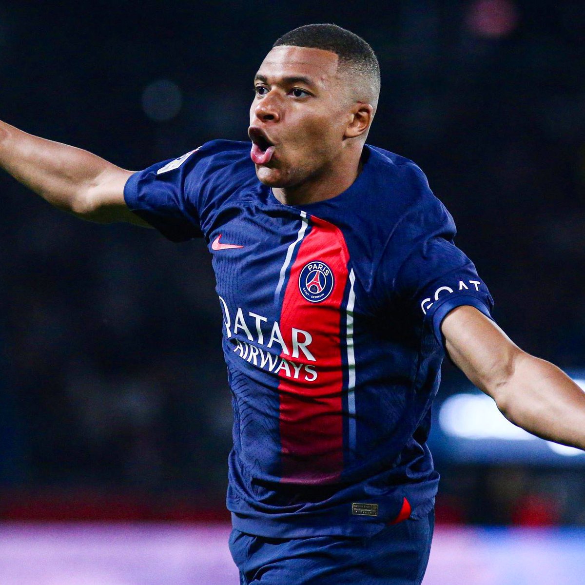🚨| Le PSG est SURPRIS : ils attendaient que le Real Madrid fasse UNE OFFRE pour Mbappé 🇫🇷, mais ça n’est JAMAIS ARRIVÉ. <a href="/diarioas/">Diario AS</a> #RealMadrid ✅⛔️

👀 Vous auriez fait une offre à la place du Real Madrid ?