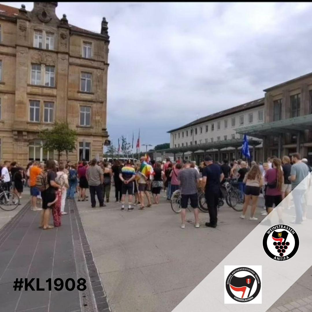 Antifa_wstr's tweet image. vor dem leeren Lidl Parkplatz halten mussten.

Wir danken dem Bündnis kaiserslautern.gegen.rechts und dem @oat_kaiserslautern für die stabile Orga!
Kein Fußbreit den Faschisten!

(Fotos von @KaiSchwerdt, @ThomasPWue
Und @Herder_N )
🔥🏴
#kl1908  #nazisblockierenwoimmersieappearen