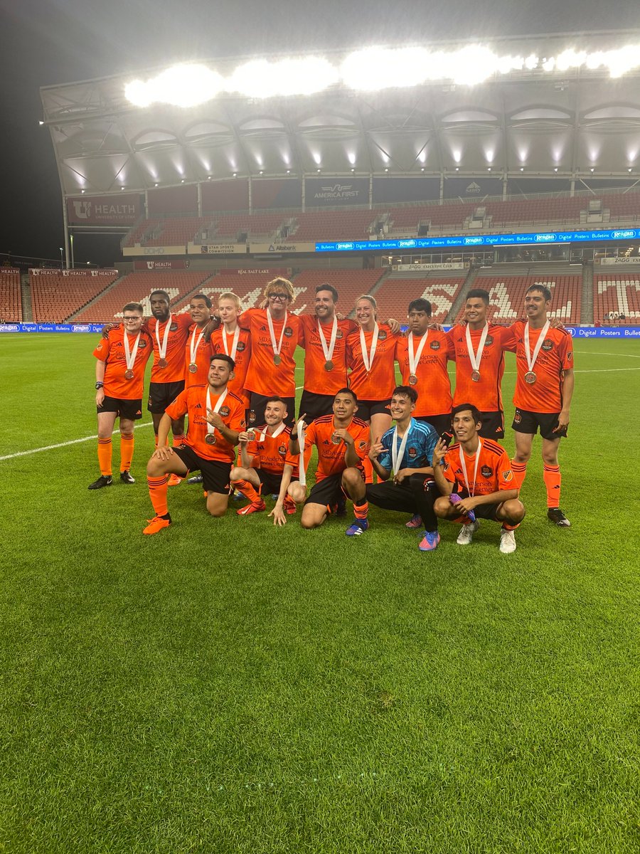 Happy to report they came out with the W in front of a few special fans 🧡

#HoldItDown