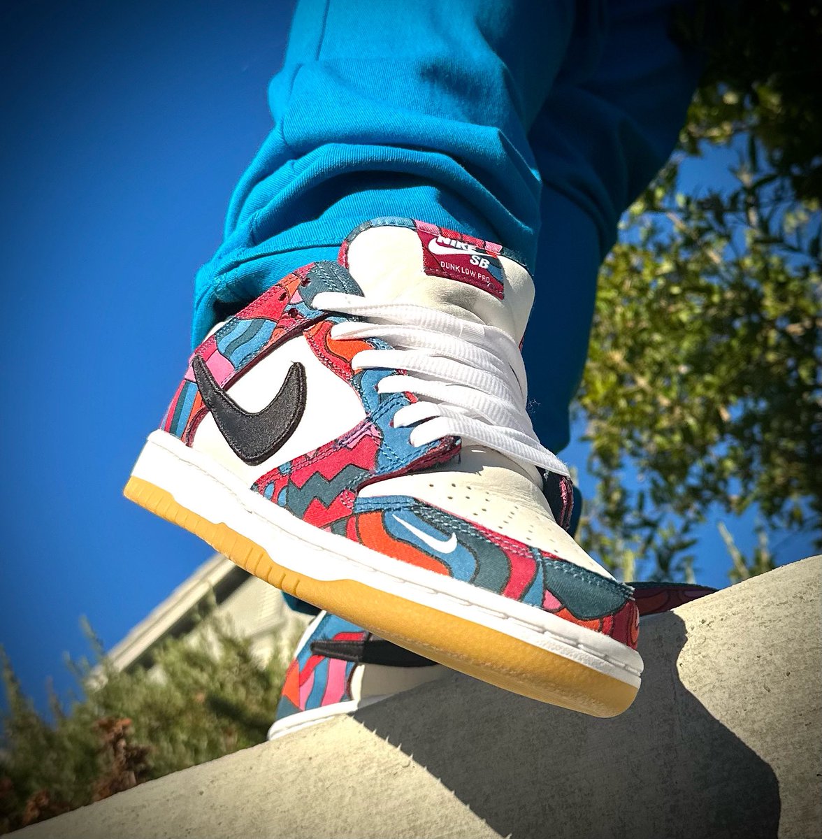 Day 14 of the #dunksondeck challenge still going strong decided to to wear my Parra dunk thanks again @copdate for these.. #nike #sneakerfreaker #kotd 
 #nike #kicks #kickstagram #dailysole #snkrsliveheatingup #Irkicksondeck #thesneakerluminati #kicksonfire #jumpmanjournals