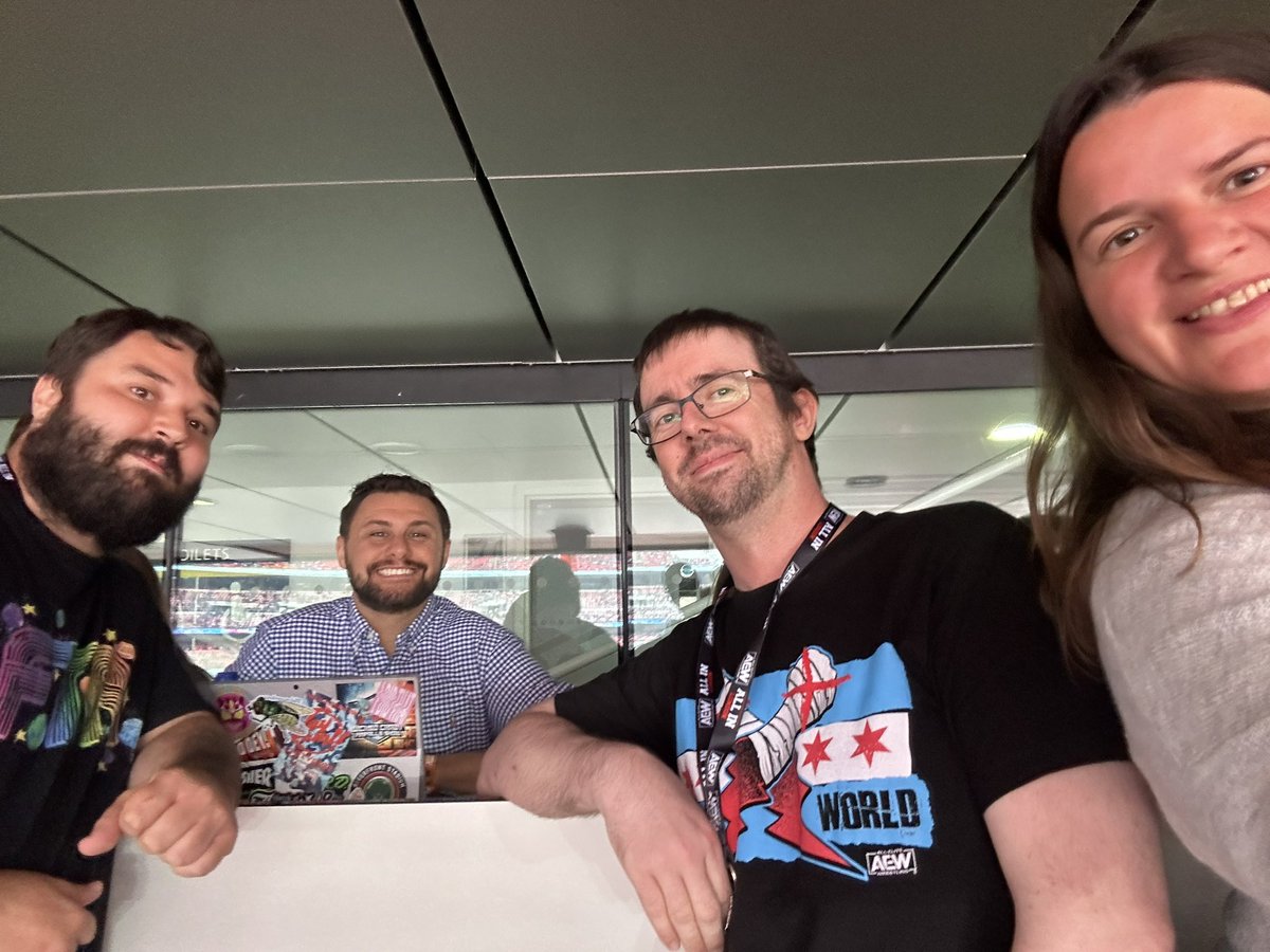 RyanArmstorm's tweet photo. Oh my god! We met @SeanRossSapp and what a gent he is! #AEWAllIn https://t.co/ZSEgpsWFh4
