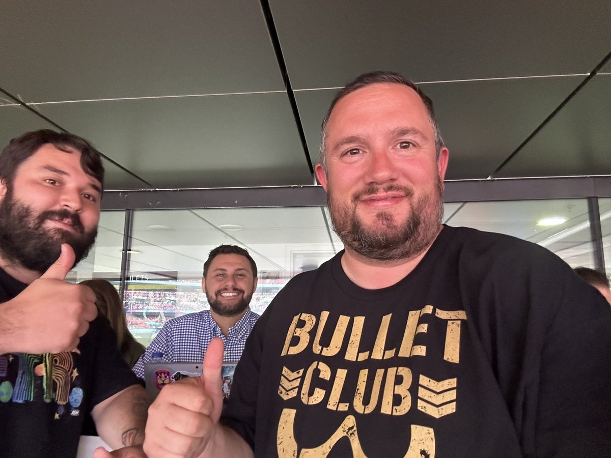 RyanArmstorm's tweet photo. Oh my god! We met @SeanRossSapp and what a gent he is! #AEWAllIn https://t.co/ZSEgpsWFh4
