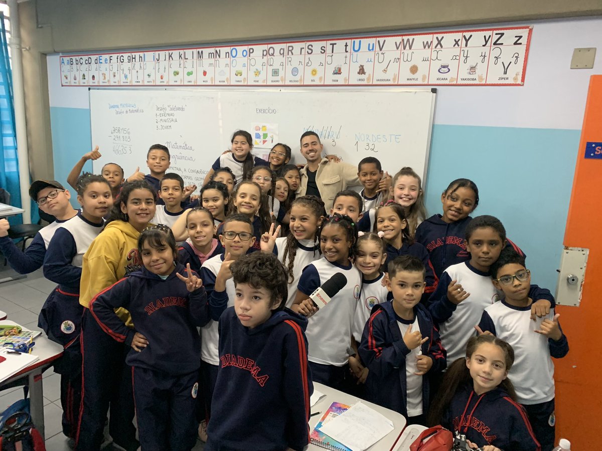 Ontem, no sp1, contamos a história dessa mlkadinha que venceu a Olimpíada Internacional de Matemática Sem Fronteira. Foi a única turma de uma escola pública de São Paulo a ganhar a medalha de ouro. 

A reportagem: g1.globo.com/sp/sao-paulo/s…