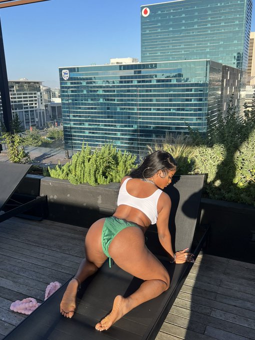 If you need me, I would be under the sun 🌞🤓 https://t.co/6WanRp7Kby