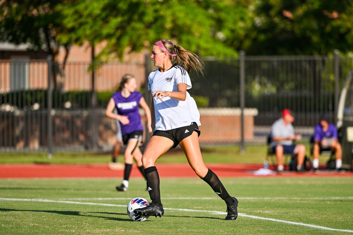 TroyTrojansWSOC's tweet photo. GOALLLLLLLL‼️

Hallie Field opens the scoring for the Trojans! 

32' | ⚔️1, 👑0

#WEoverme | #OneTROY⚔️⚽️ https://t.co/U5rshMFYbt