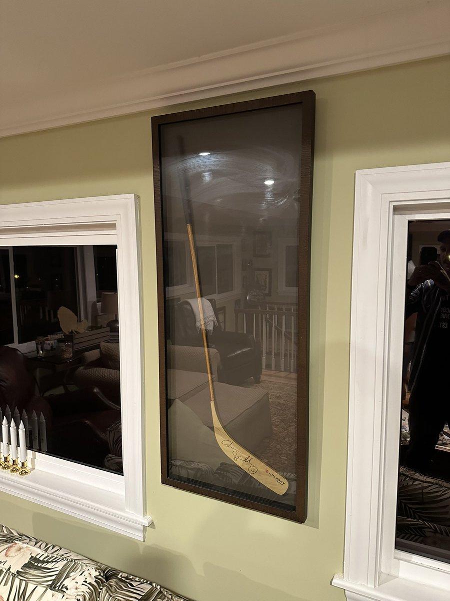 USAquarium's tweet image. Played a private party last night in South Carolina and the dude has the original putter from Happy Gilmore framed and signed by Adam Sandler. The story gets better. Turns out he outbid Dan Marino for it at a Hootie &amp;amp; The Blowfish celebrity golf tournament. Absolute legend.