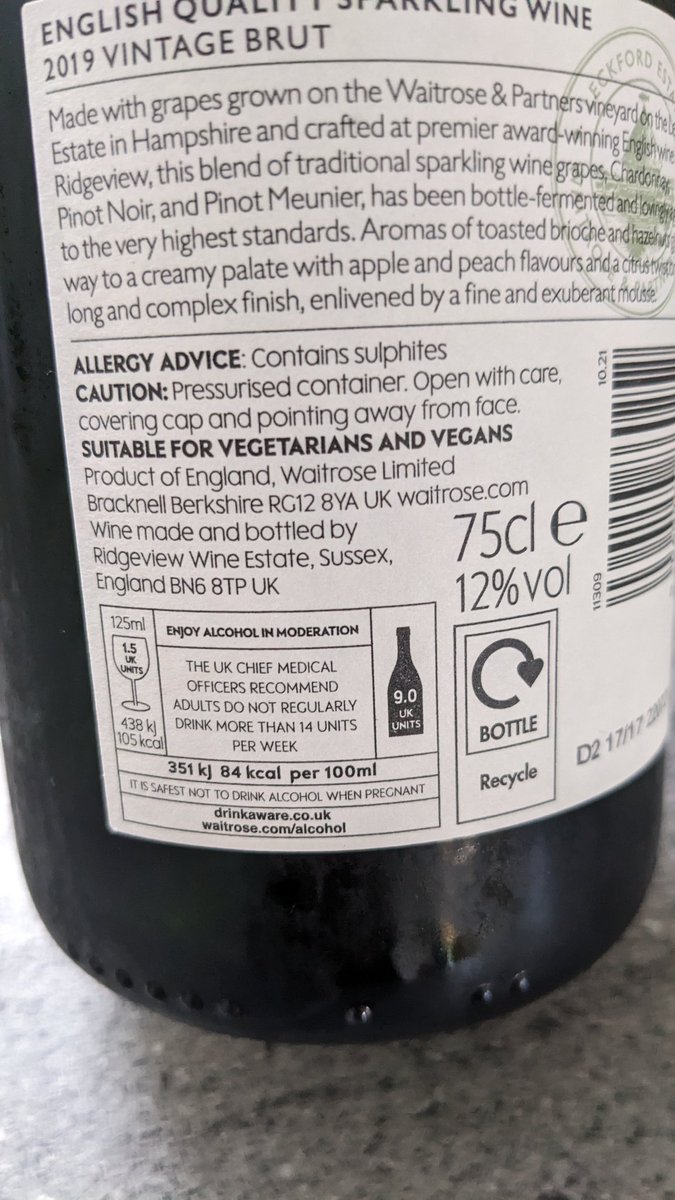 Love this @waitrosewine @waitrose #LeckfordEstates English sparkling wine 🍾🥂 clearly labelled #Vegan and a present off some very good friends of ours #Veganwine #Veganfriendly 😋🌱🌻☺️