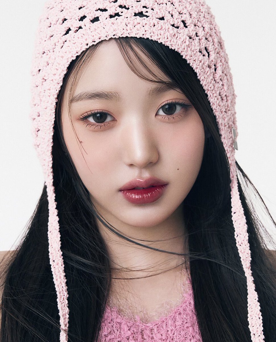 fairywonyo's tweet photo. wonyoung’s face card never declines https://t.co/Y1popHWq2Q