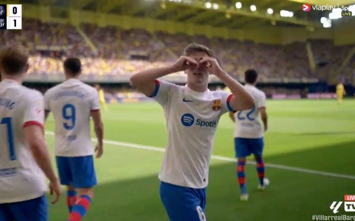 MartinMinan_'s tweet photo. Gavi dedicándole su gol a Pedri💙❤️💙❤️👓 https://t.co/L5lbEVJUyC