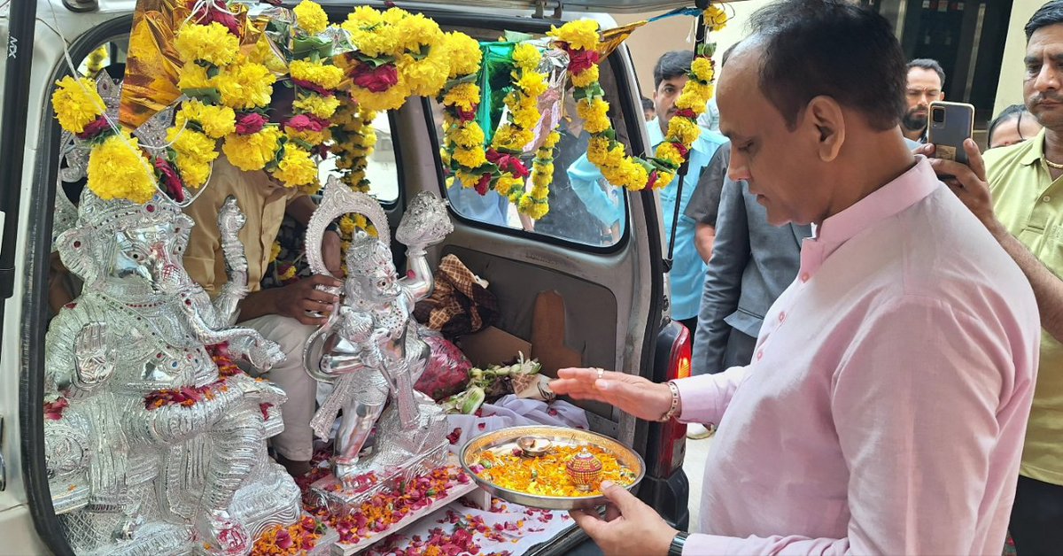 mukesh_doshi_'s tweet photo. રાજકોટ મહાનગર અવધ રોડ પર આવેલ વૃંદાવન સોસાયટી માં મૂર્તિ પ્રાણપ્રતિષ્ઠા મહોત્સવ માં હાજરી આપી હતી. https://t.co/e4zhRuRAmM