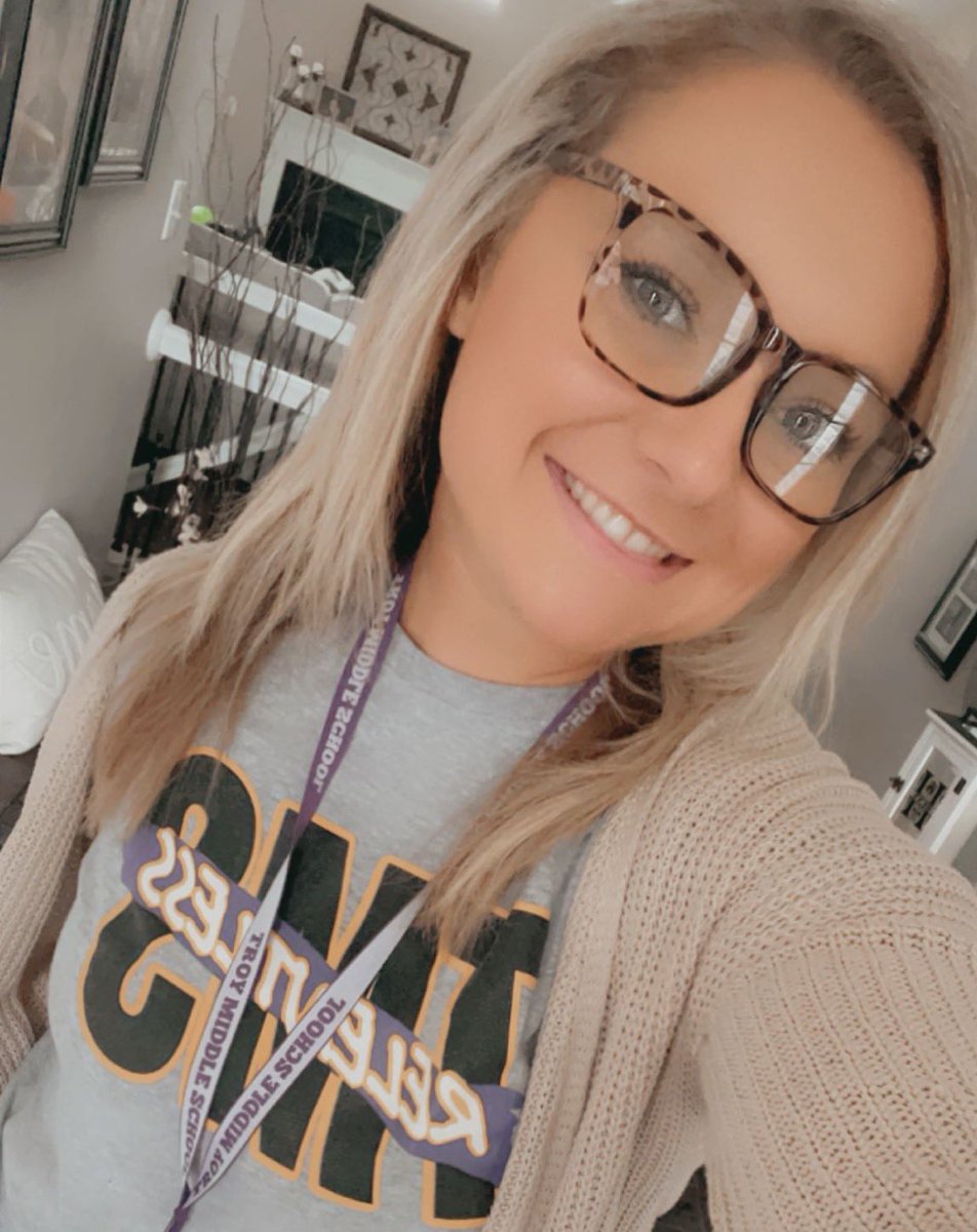 Mrs. Hunn 🌻 tweet media