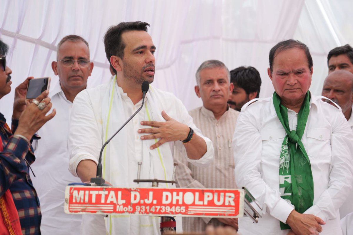 bhupenderc19's tweet photo. I also have two small daughters, when I talk to them, they tell me that 'No this is Wrong', our teacher has told this. The relationship between a teacher and a student is one of trust.
@jayantrld ji on #MuzaffarnagaraIncident
#farmers_conference Dhaulpur https://t.co/ozy4547Sm7