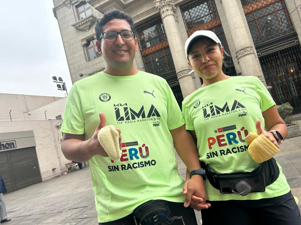 MinCulturaPe's tweet photo. ¡Corriendo juntas y juntos en la lucha contra el racismo! Estamos presentes con la estrategia #PerúsinRacismo del Ministerio de Cultura en la Expo-maratón y Media Maratón de Lima &amp;10k organizada por @MuniLima y @PeruRunners. https://t.co/iNwELRKcI4