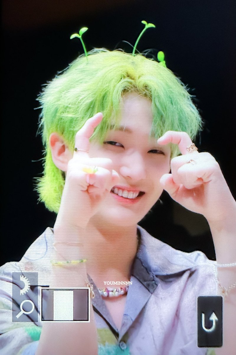 THE LITTLE SPROUT CLIPS ON HIS HAIR 😭😭😭