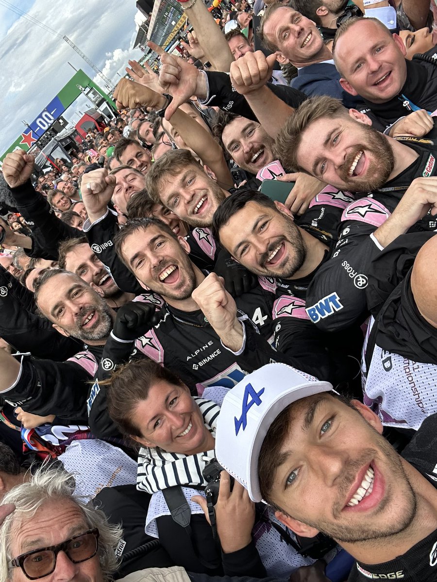AlpineF1Team's tweet photo. The ULTIMATE selfie 💙

#Alpine #DutchGP https://t.co/taHN6EJzbX