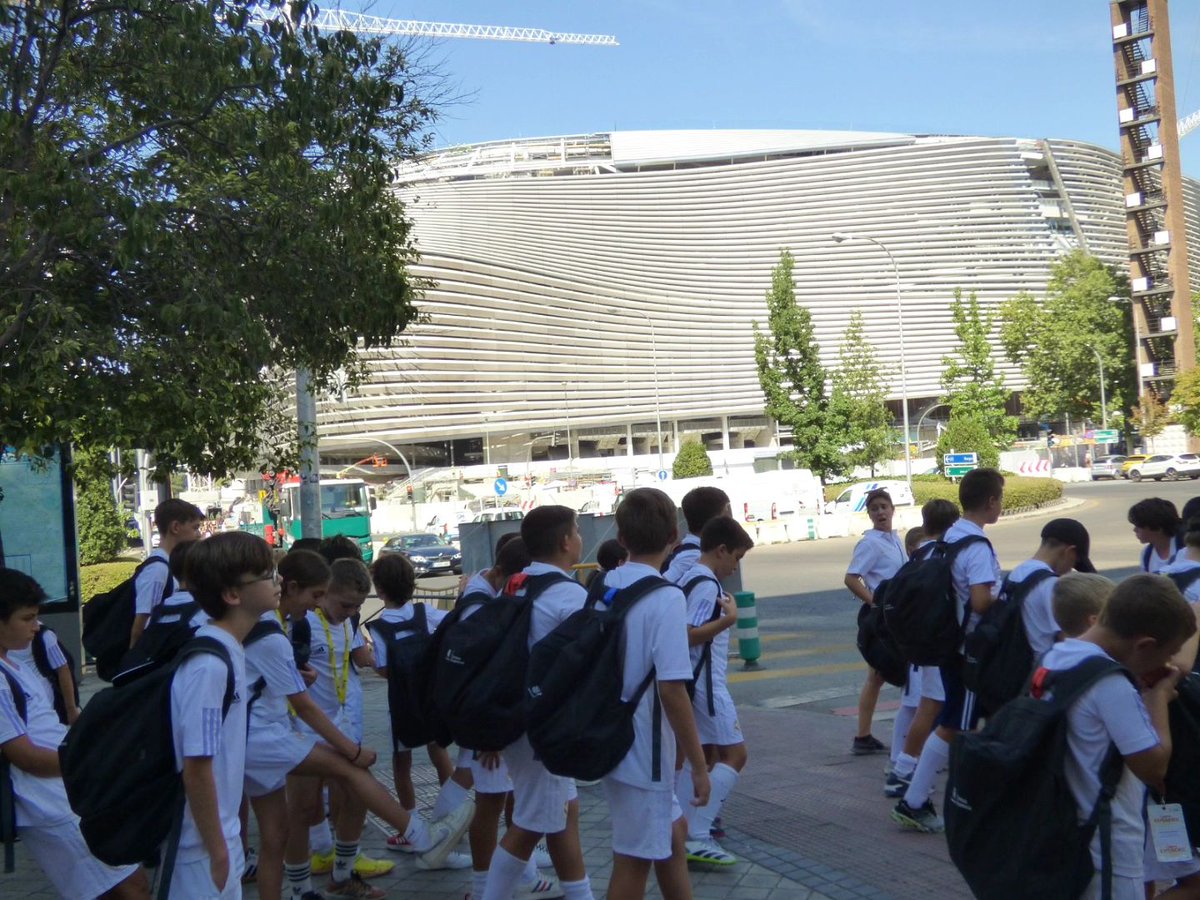 Info_naraba's tweet photo. ¡La mayor experiencia deportiva madridista del VERANO!
https://t.co/8QKPKM57kV
#naraba #campusexperiencefundacionrealmadrid #Madrid #valdebebas #ciudaddeportiva #estadiosantiagobernabeu https://t.co/Ao2qyemcsf